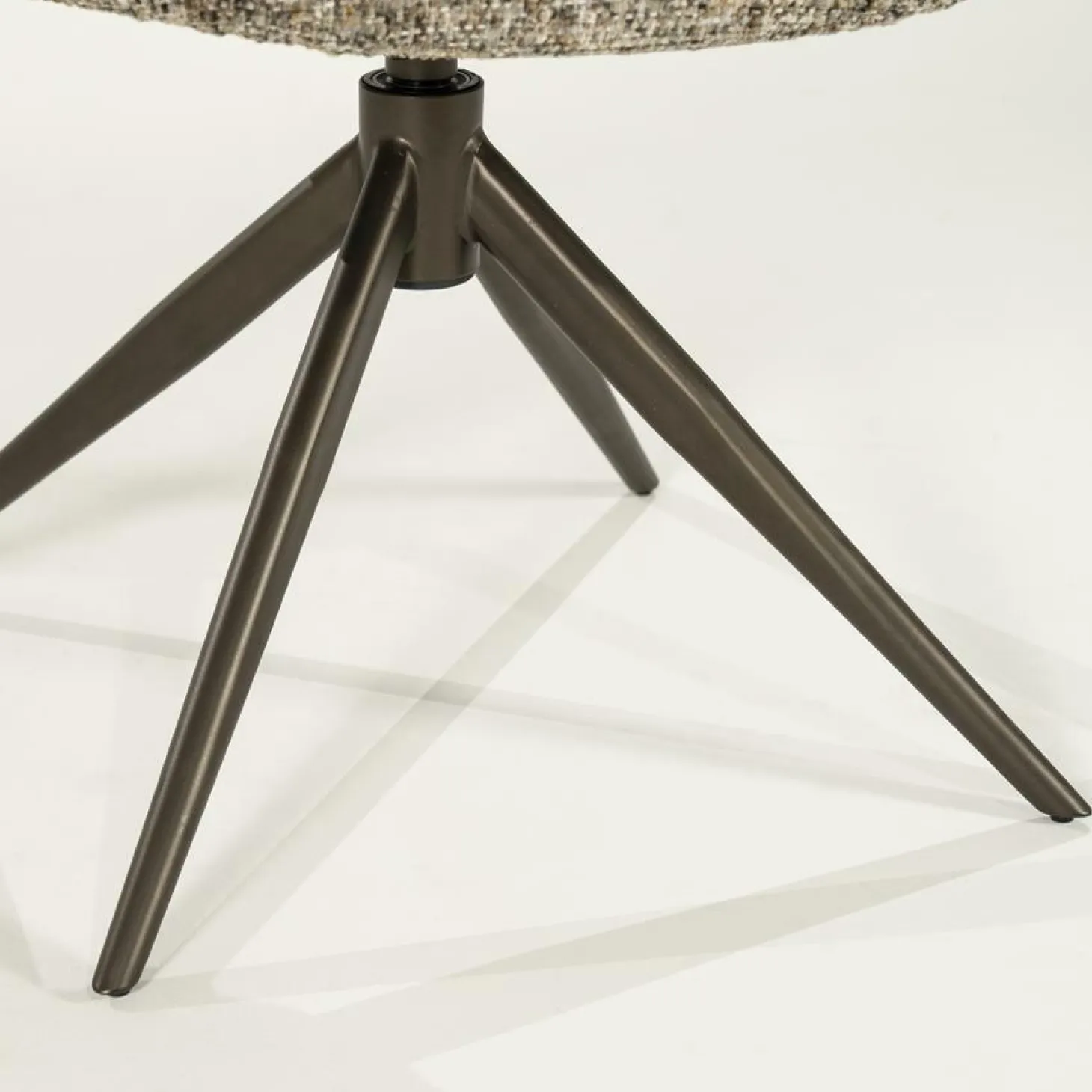 Draaibare Eetkamerstoel Darcio - Taupe - Loft24.nl
