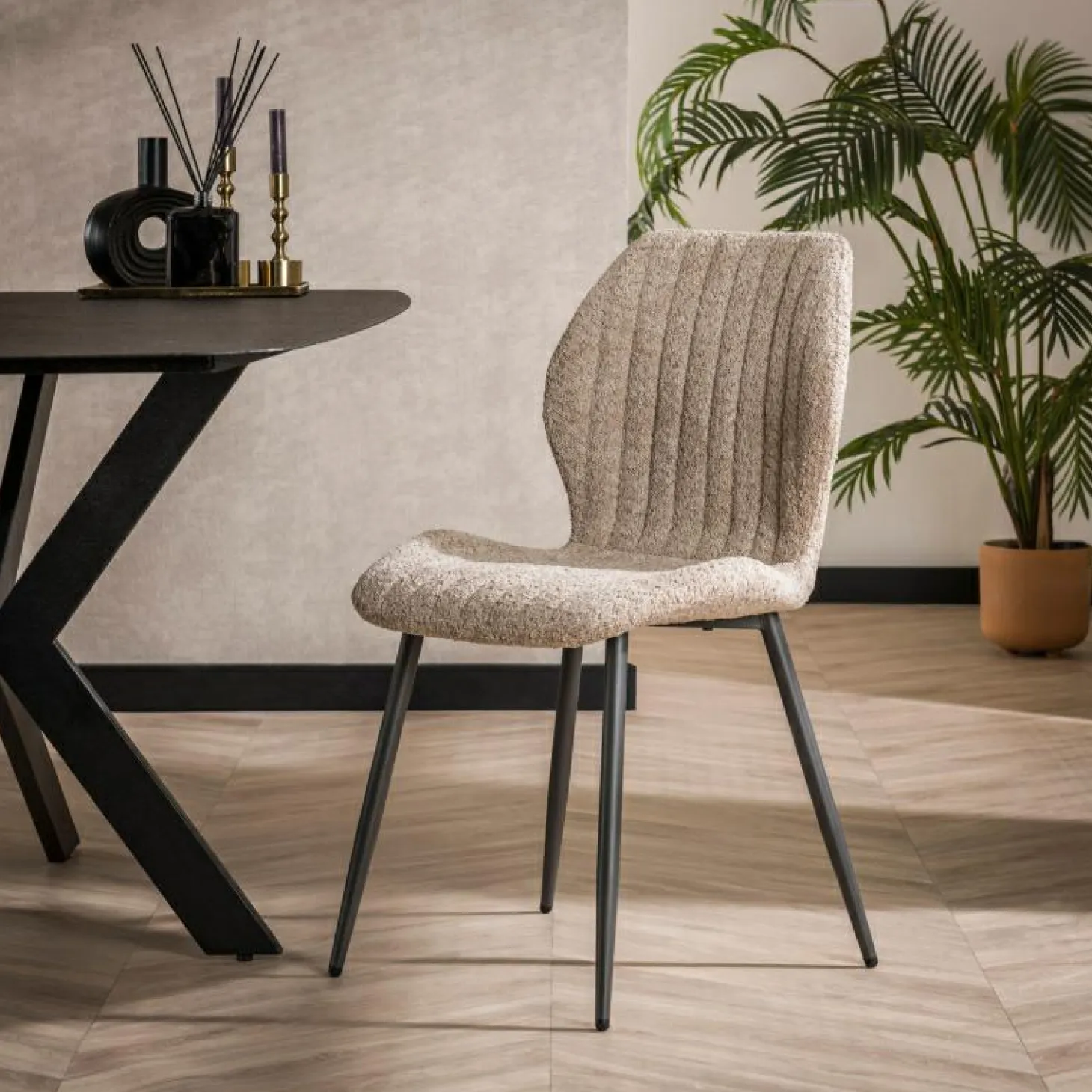 Eetkamerstoel Lindesteun - Bouclé zand - Loft24.nl