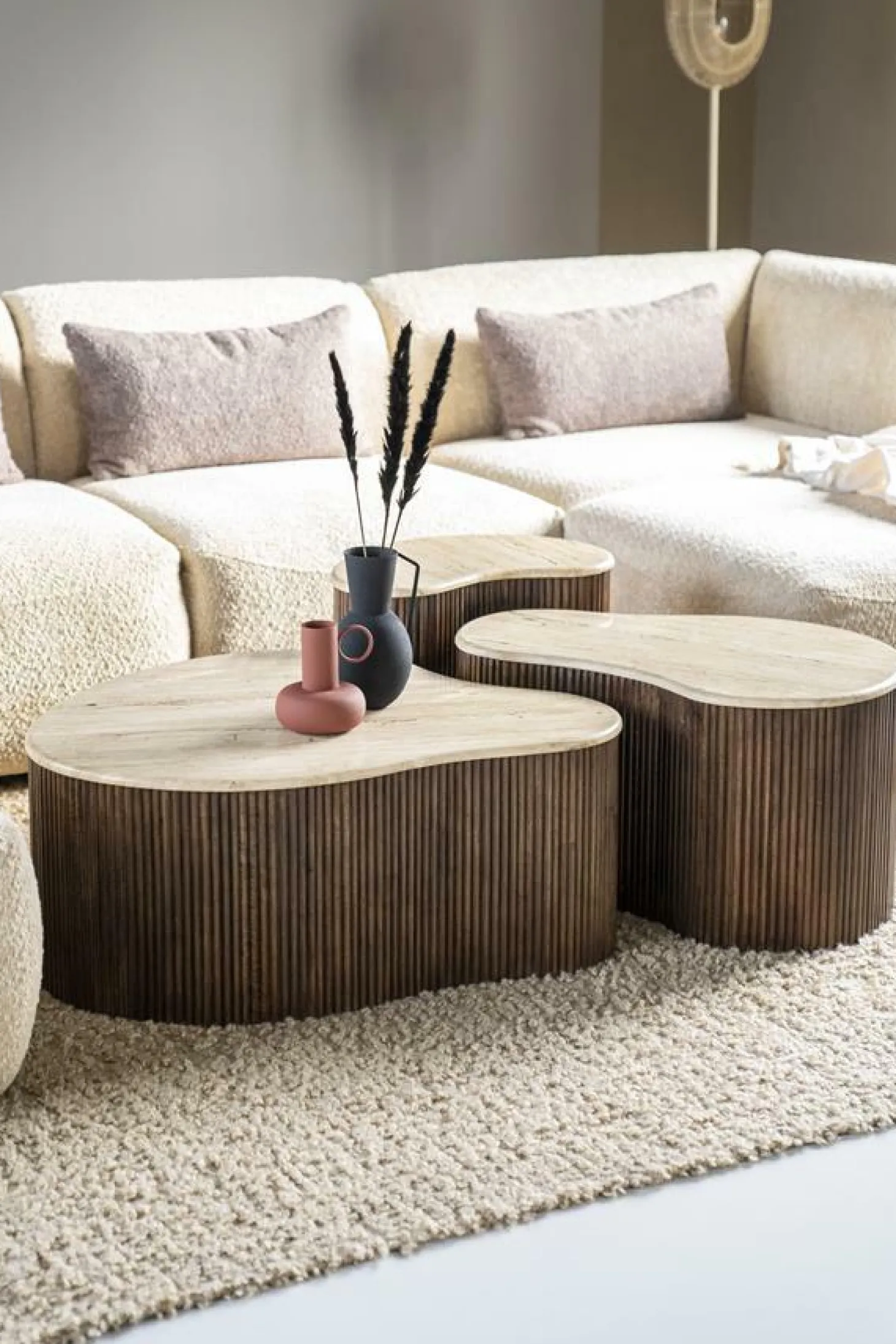 Salontafel Mari Mangohout en Travertin 70 x 47 cm - Loft24.nl