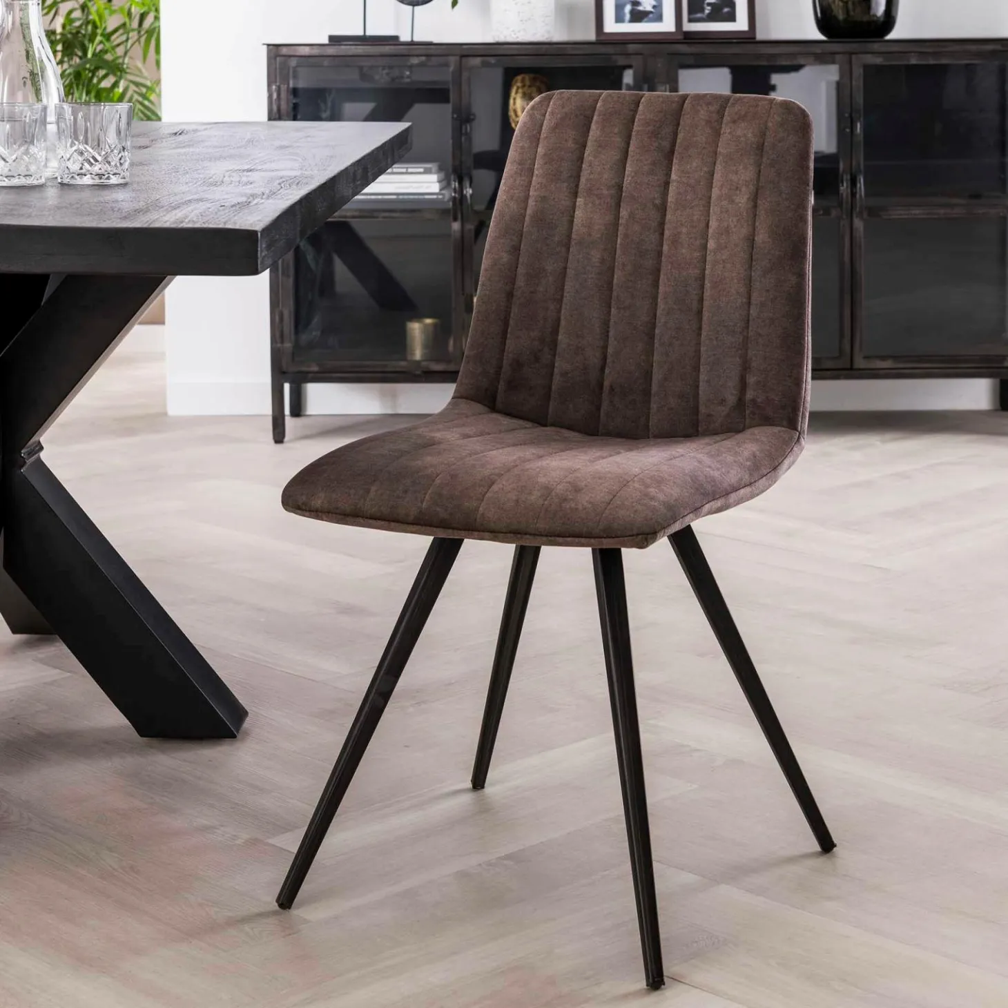 Stoel Straight Stitch Velvet - Taupe (showroom model) - Loft24.nl