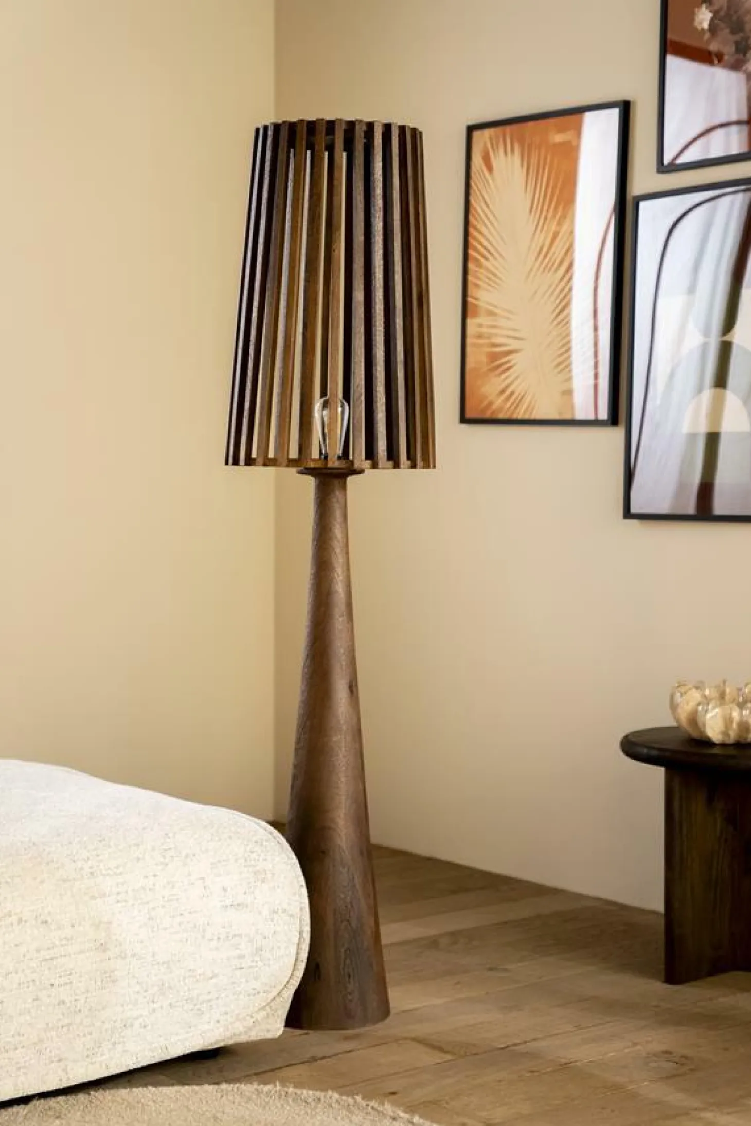Vloerlamp Guard Mangohout 162cm Hoog - Bruin - Loft24.nl